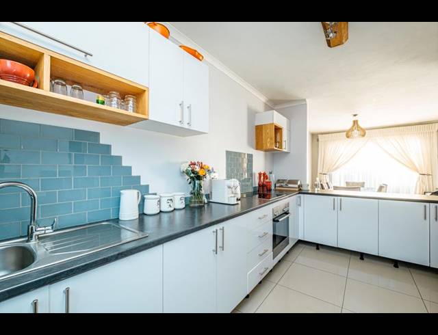 2 BEDROOM TOWNHOUSE FOR SALE IN LINDHAVEN